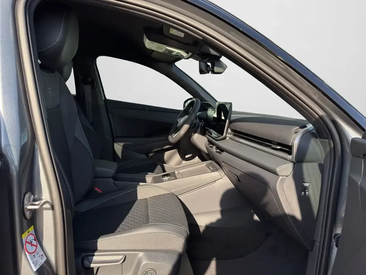 Gebraucht VW T-Roc 150 PS (110 kW) 2026 Wolf grey metallic / schwarz uni (metallic) SUV
