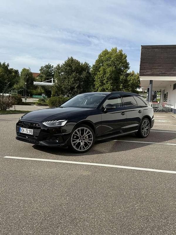 Schwarz Gebraucht 2022 Audi A4 Advanced Kombi | 30.999 € (Fairer Preis) - Bild 1/4