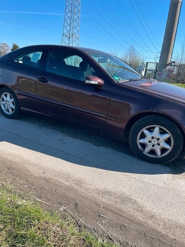 Gebraucht Mercedes C200 122 PS (89 kW) 2005 Rot Coupé