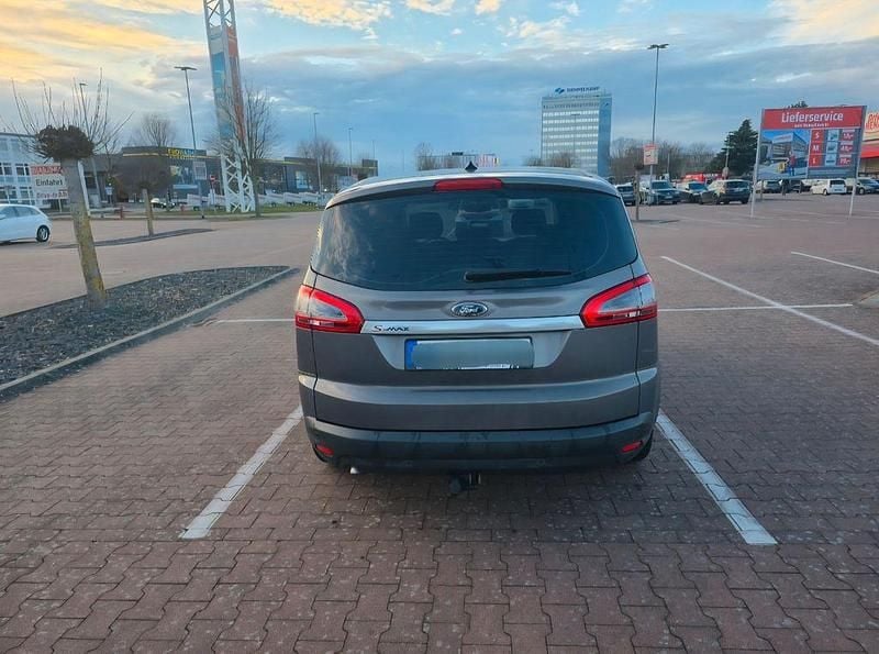 Gebraucht Ford S-MAX Business Edition 163 PS (119 kW) 2013 Braun Van / Kleinbus