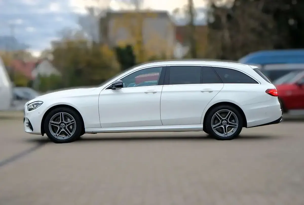 Gebraucht Mercedes E300 AMG line 194 PS (142 kW) 2022 Weiß Limousine