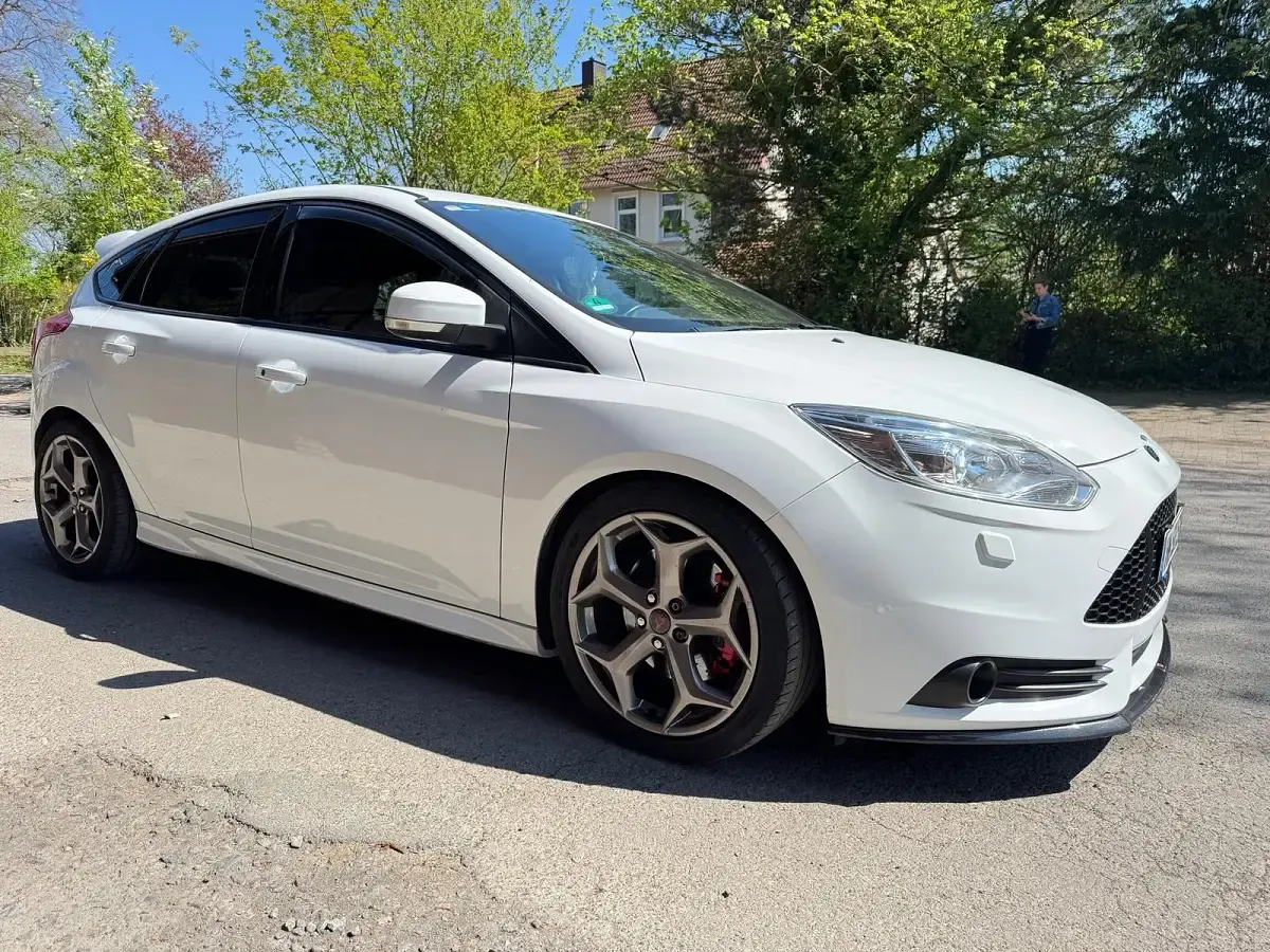 Second-hand Ford Focus ST 250 CP (183 kW) 2012 Alb Berlinǎ