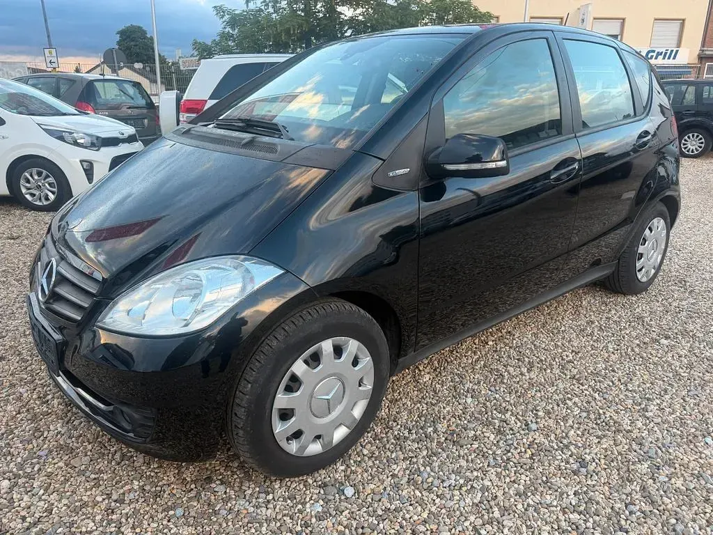 Używany Mercedes A160 95 KM (69 kW) 2012 Czarny Sedan/Limuzyna