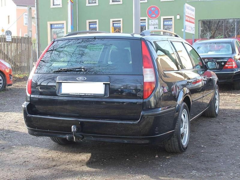 Gebraucht Ford Mondeo Ghia 131 PS (96 kW) 2005 Pantherschwarz metallic Kombi