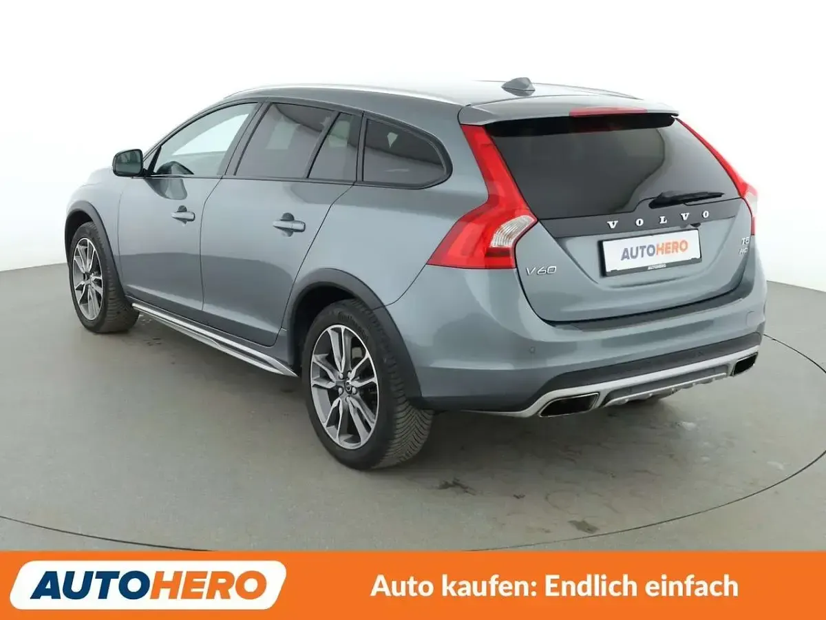 Gebraucht Volvo V60 CC Pro 245 PS (180 kW) 2017 Grau Kombi