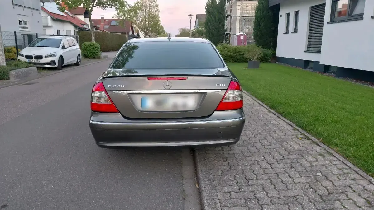 Gebraucht Mercedes E220 Elegance 170 PS (125 kW) 2007 Limousine