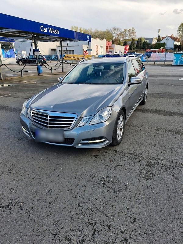 Gebraucht Mercedes E220 170 PS (125 kW) 2011 Grau Kombi