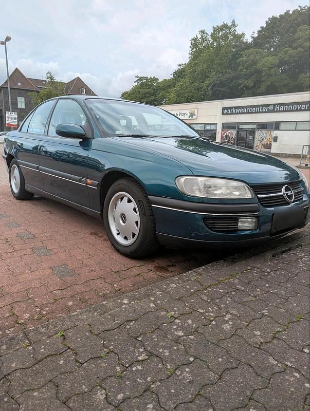 Grün Gebraucht 1995 Opel Omega Exklusiv Limousine | 2.700 € - Bild 1/4