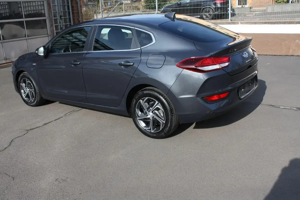 Gebraucht Hyundai i30 159 PS (116 kW) 2021 Grau Coupé