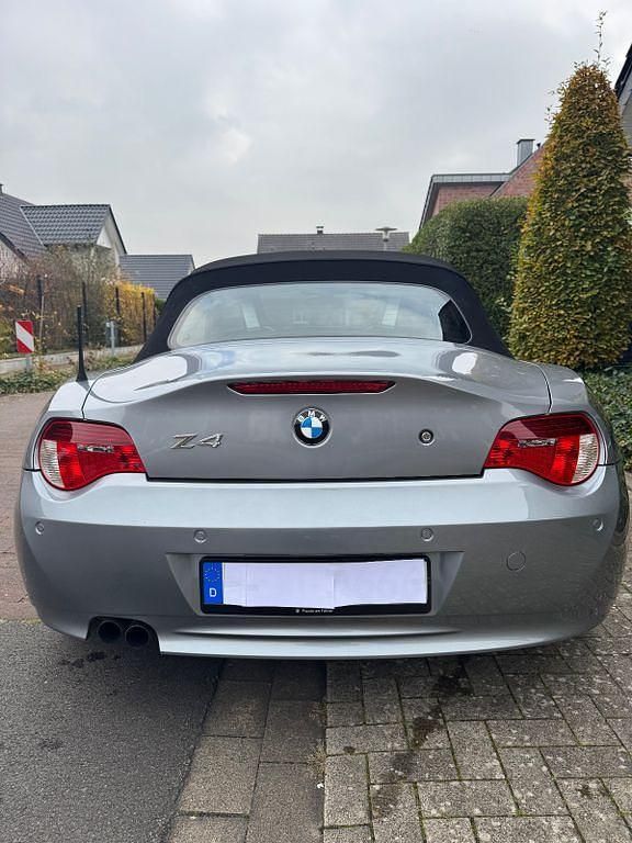 Grau Gebraucht 2007 BMW Z4 Cabrio | 16.500 € (Teuer) - Bild 1/4