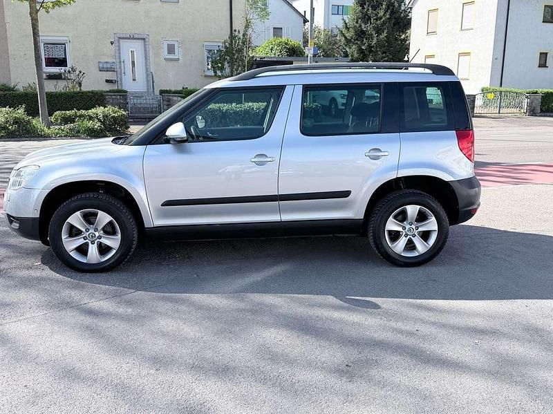 Gebraucht Skoda Yeti Plus Edition 140 PS (102 kW) 2013 Brilliantsilber metallic SUV