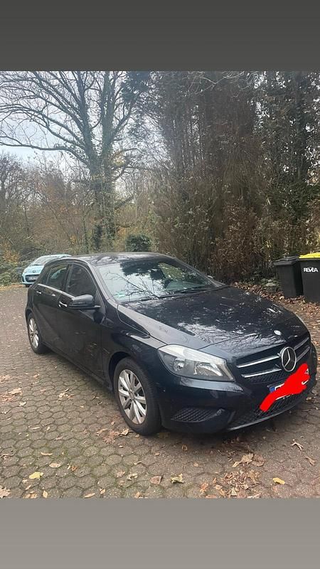 Schwarz Gebraucht 2013 Mercedes A180 Kleinwagen | 7.790 € (Fairer Preis) - Bild 1/4