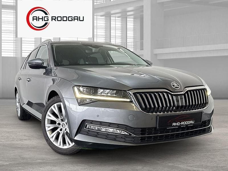 Grau Gebraucht 2022 Skoda Superb Premium Edition Kombi | 28.499 € (Fairer Preis) - Bild 1/4