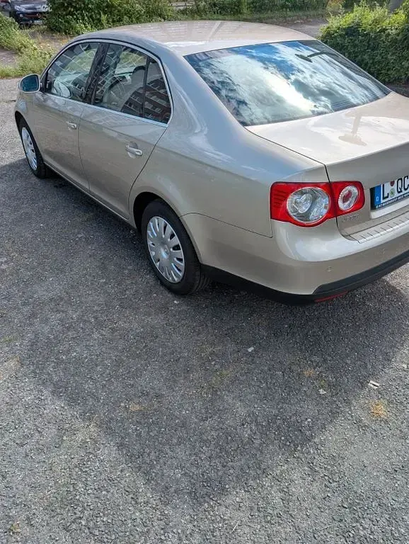 Gebraucht VW Jetta Trendline 102 PS (75 kW) 2005 Beige Limousine