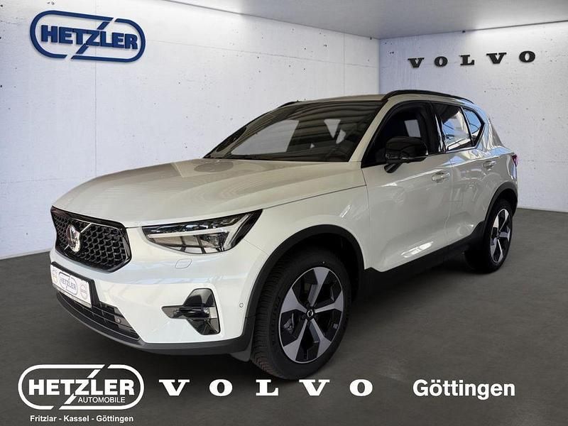 Neu Volvo XC40 Plus 163 PS (119 kW) 2025 Crystal white / metallic SUV