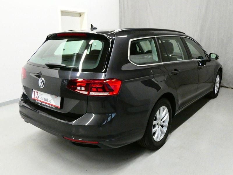 Gebraucht VW Passat 150 PS (110 kW) 2020 Grau Kombi