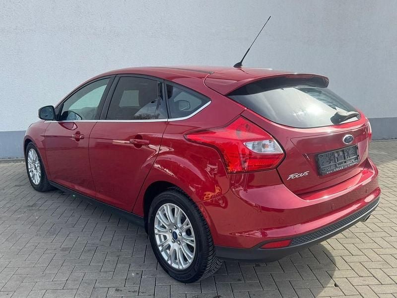 Gebraucht Ford Focus Titanium 163 PS (119 kW) 2011 Rot Limousine