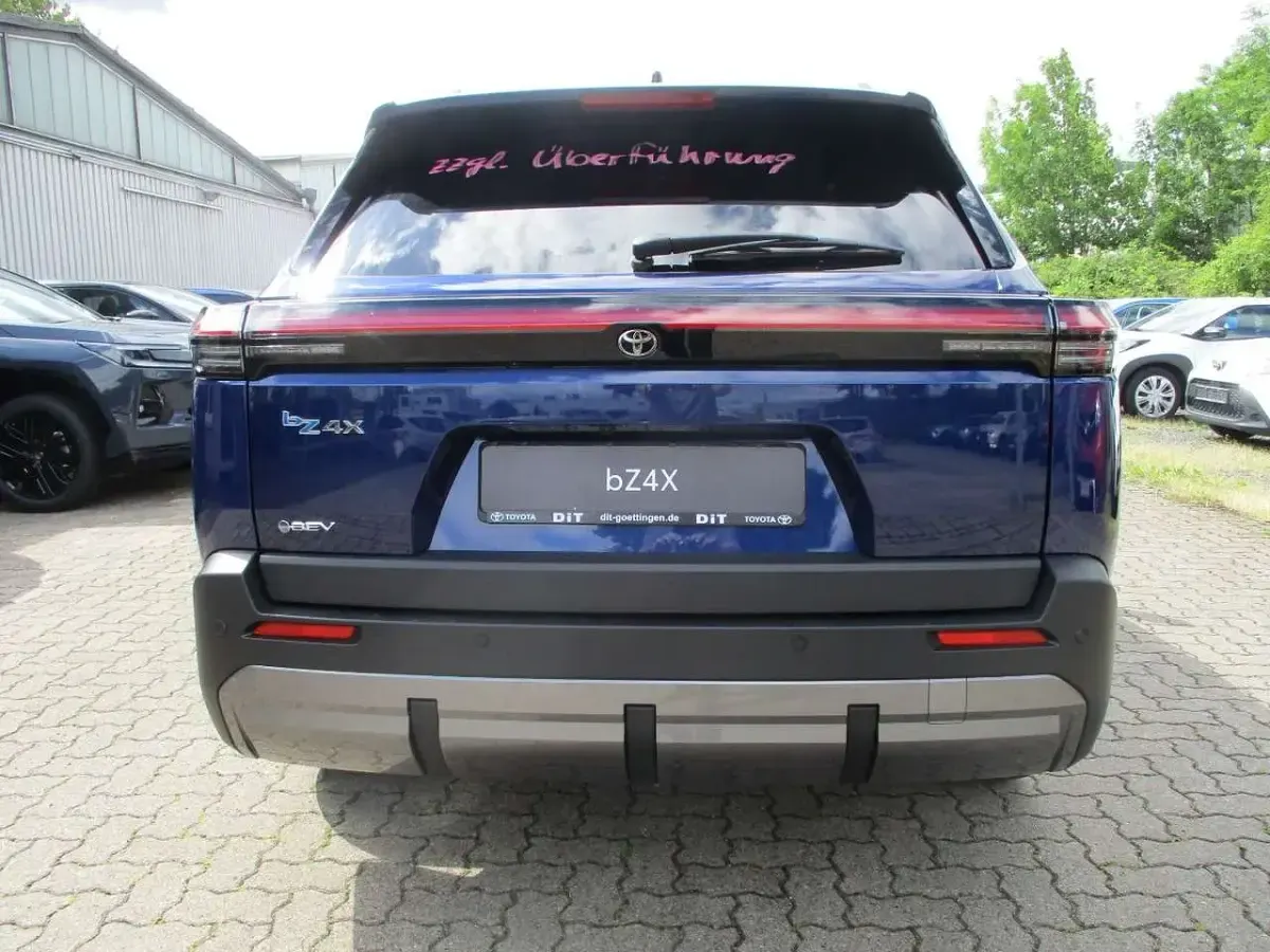 Neu Toyota bZ4X 164 kW (224 PS) 2026 Blau SUV