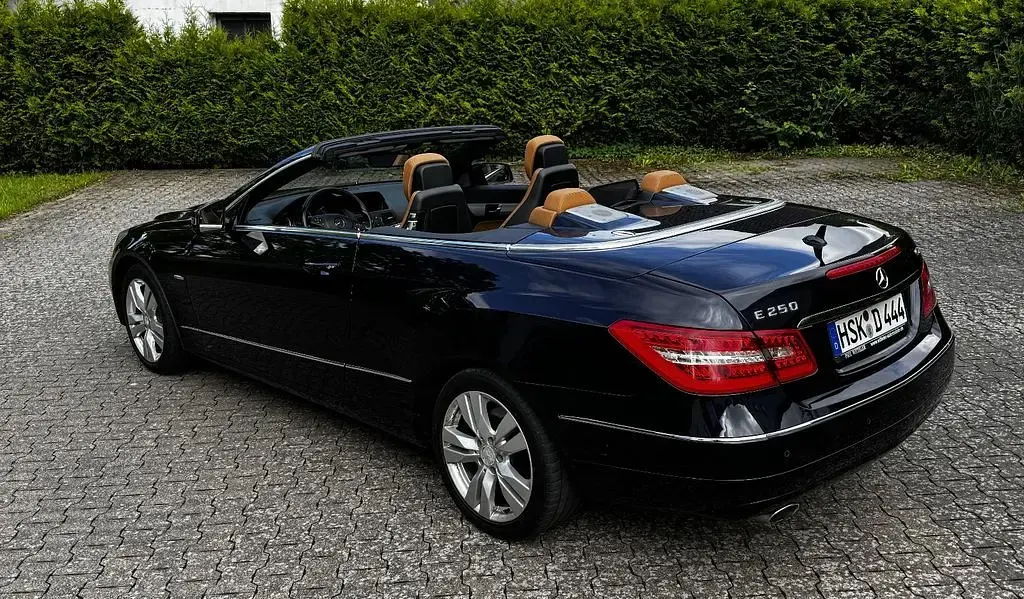 Gebraucht Mercedes E250 Avantgarde 204 PS (150 kW) 2011 Blau Cabrio