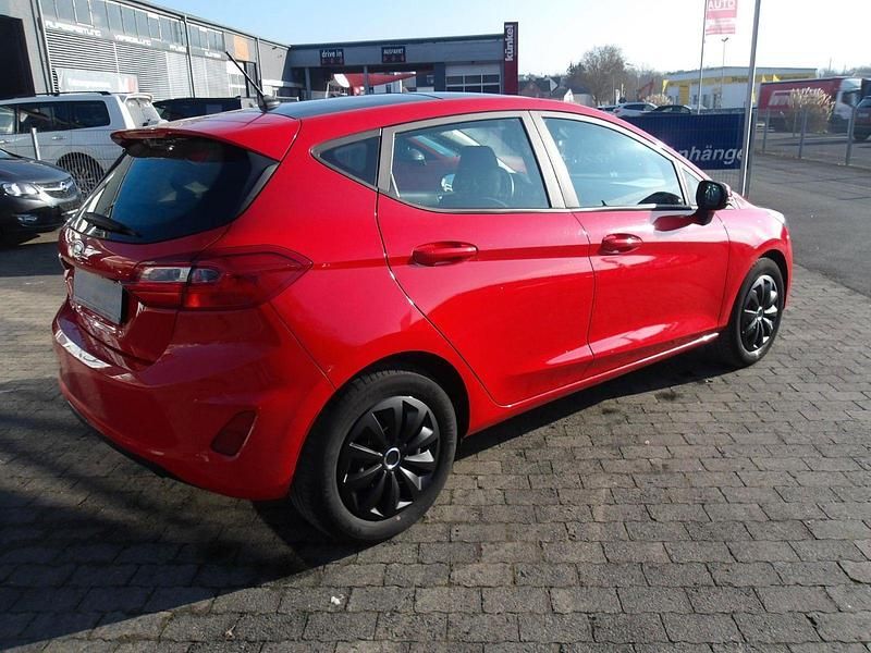Gebraucht Ford Fiesta 101 PS (74 kW) 2017 Rot Kleinwagen