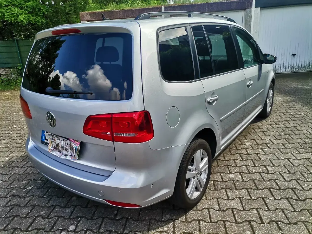 Gebraucht VW Touran Match 143 PS (105 kW) 2013 Silber Van / Kleinbus