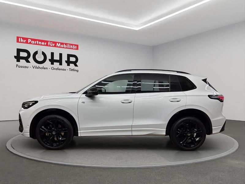 Gebraucht VW Tiguan R-line 204 PS (150 kW) 2025 Pure white SUV