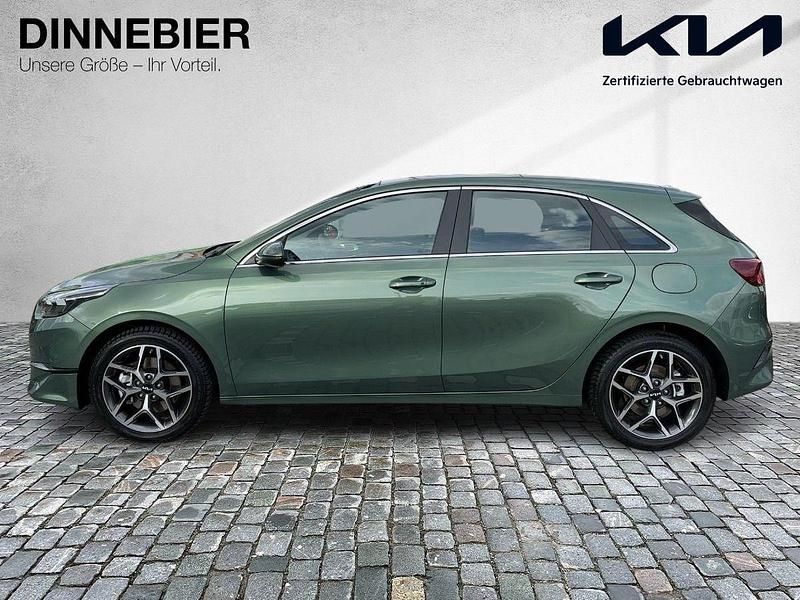 Gebraucht Kia Ceed Spirit 160 PS (117 kW) 2023 Experience green met Kleinwagen