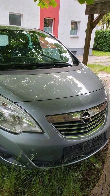 Grau Gebraucht 2010 Opel Meriva Van / Kleinbus | 2.999 € - Bild 1/4