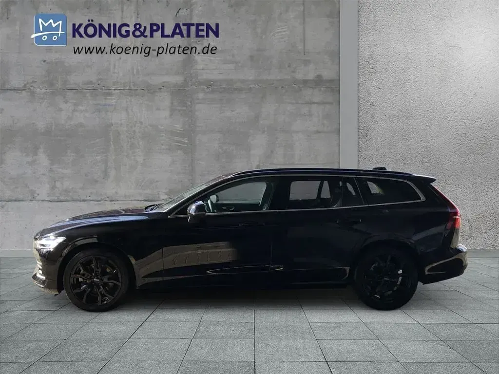 Używany Volvo V60 Core 197 KM (144 kW) 2024 Czarny Kombi