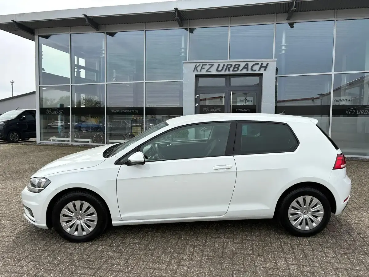 Second-hand VW Golf VII Trendline 116 CP (85 kW) 2018 Alb Hatchback