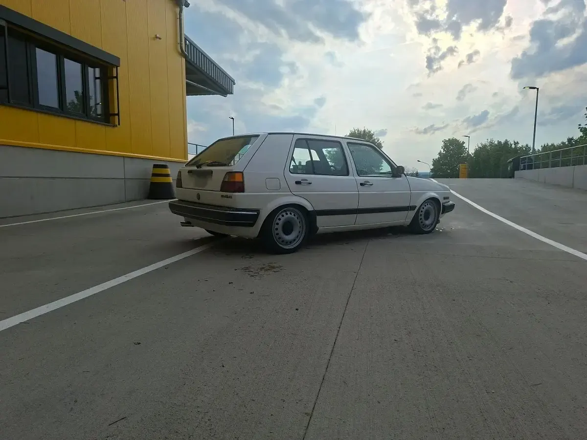 Gebraucht VW Golf II 105 PS (77 kW) 1988 Weiß Kleinwagen