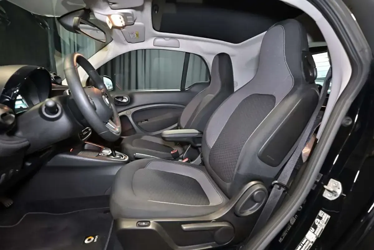 Gebraucht Smart ForTwo Electric Drive 60 kW (82 PS) 2024 Bodypanels in black Coupé