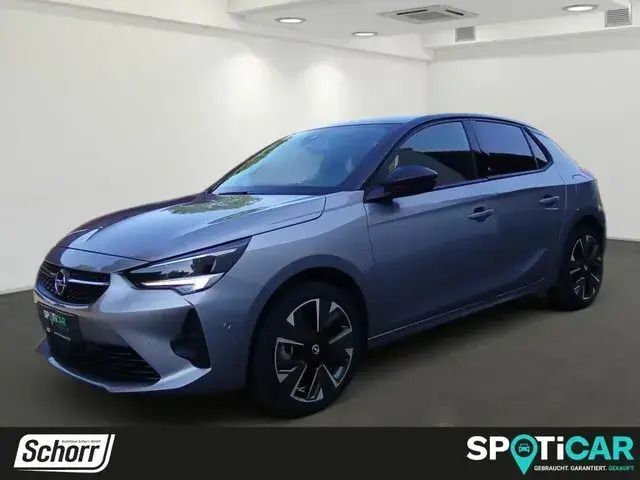 Kontrast grau (metallic) Gebraucht 2023 Opel Corsa-e Kleinwagen | 21.990 € (Fairer Preis) - Bild 1/4