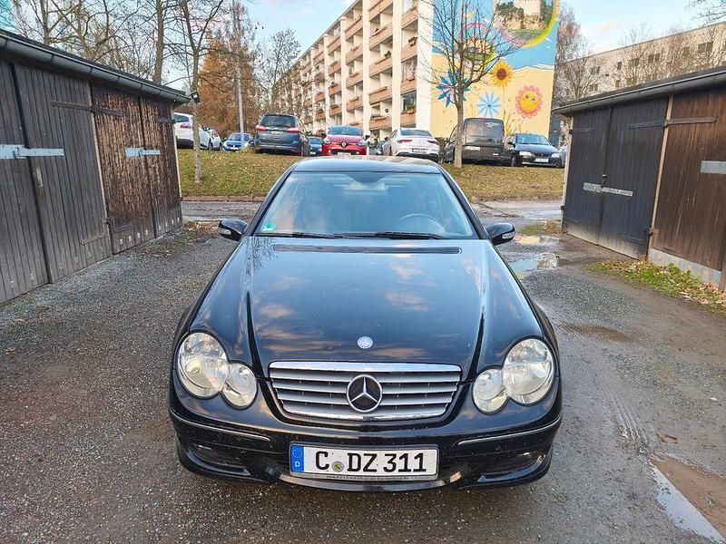 Gebraucht Mercedes C160 122 PS (89 kW) 2006 Schwarz Coupé