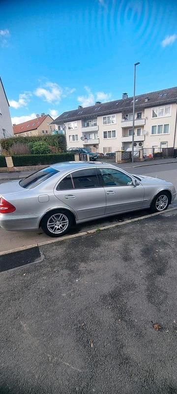 Gebraucht Mercedes E220 150 PS (110 kW) 2005 Silber Limousine