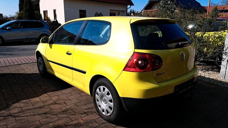Gebraucht VW Golf IV 75 PS (55 kW) 2004 Gelb Limousine