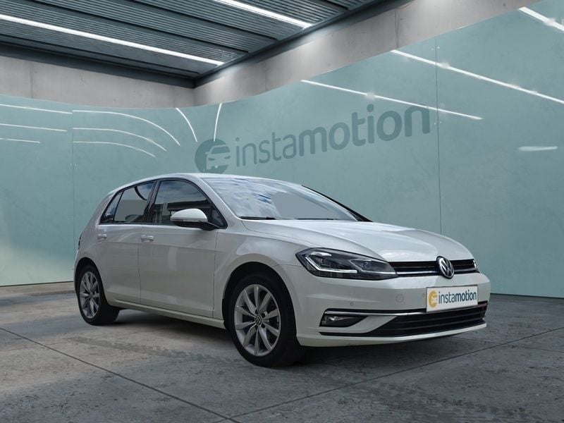 Weiß Gebraucht 2019 VW Golf VII Comfortline Limousine | 17.780 € (Fairer Preis) - Bild 1/3