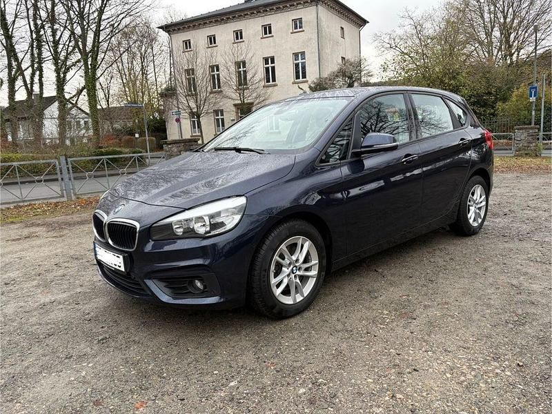 Blau Gebraucht 2016 BMW 218 Active Tourer Advantage Van / Kleinbus | 12.499 € (Superpreis) - Bild 1/4