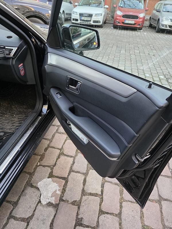 Gebraucht Mercedes E300 231 PS (169 kW) 2015 Schwarz Limousine