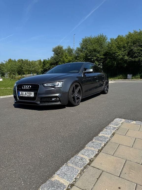 Grau Gebraucht 2016 Audi A5 Sportback Ambiente Kleinwagen | 21.500 € (Guter Preis) - Bild 1/4