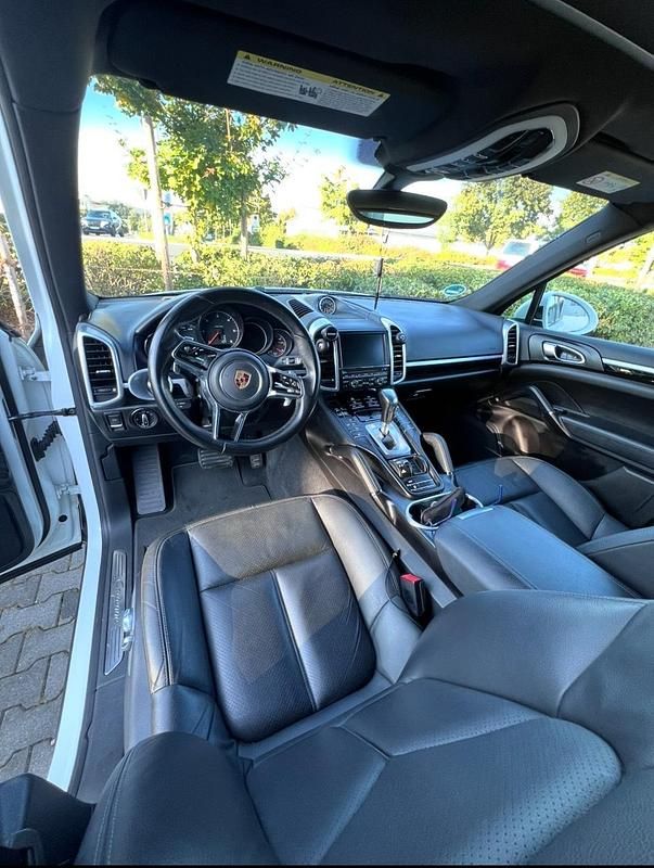 Weiß Gebraucht 2017 Porsche Cayenne SUV | 42.500 € (Teuer) - Bild 1/4