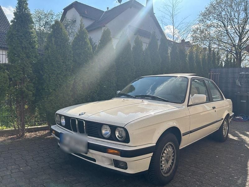 Gebraucht BMW 318 121 PS (88 kW) 1989 Weiß Coupé