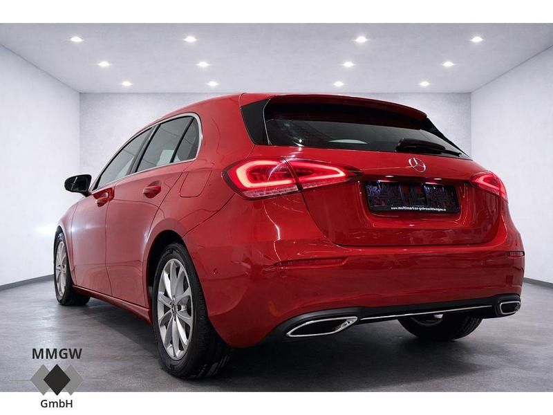 Gebraucht Mercedes A200 Progressive 163 PS (119 kW) 2019 Rot Limousine