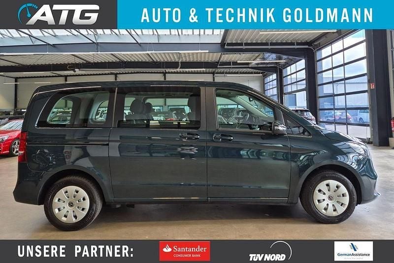 Granitgruen Gebraucht 2021 Mercedes V220 Van / Kleinbus | 35.950 € (Superpreis) - Bild 1/4