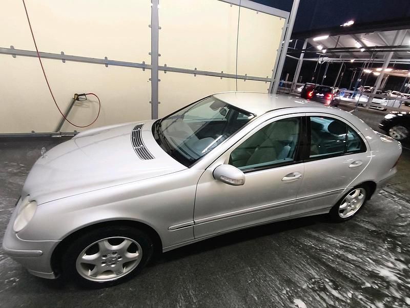 Gebraucht Mercedes C200 163 PS (119 kW) 2000 Silber Limousine