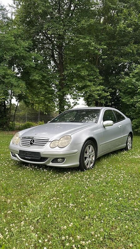 Silber Gebraucht 2005 Mercedes C180 Coupé | 1.390 € (Superpreis) - Bild 1/4