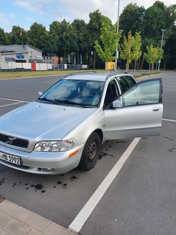 Silber Gebraucht 2003 Volvo V40 Kombi | 700 € (Superpreis) - Bild 1/4