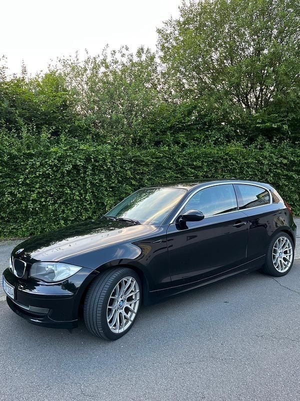 Schwarz Gebraucht 2008 BMW 118 Kleinwagen | 2.390 € (Guter Preis) - Bild 1/4