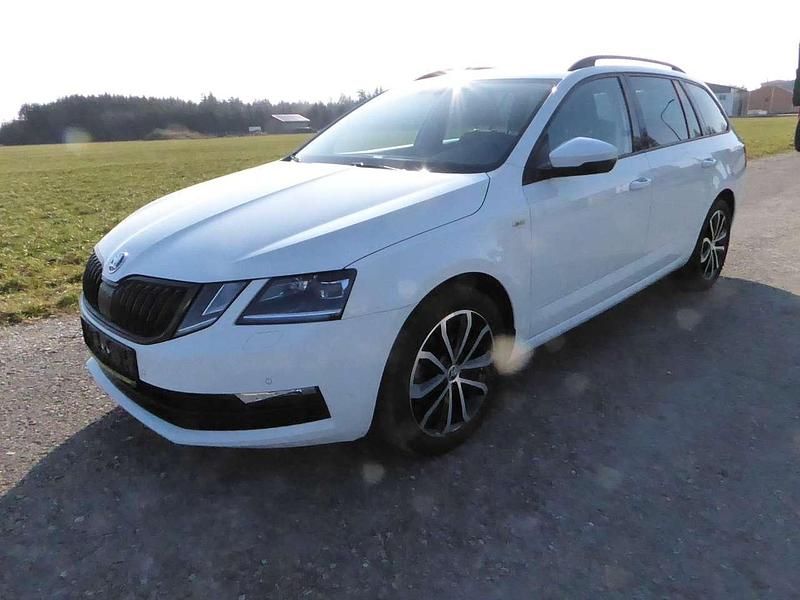 Laserweiss Gebraucht 2020 Skoda Octavia Soleil Kombi | 22.250 € (Guter Preis) - Bild 1/4