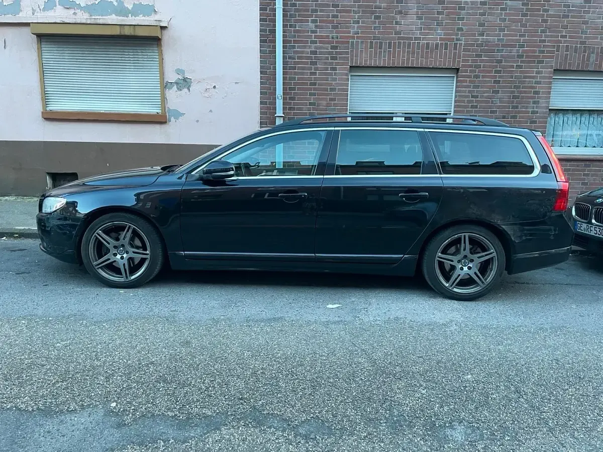 Gebraucht Volvo V70 163 PS (119 kW) 2013 Schwarz Kombi